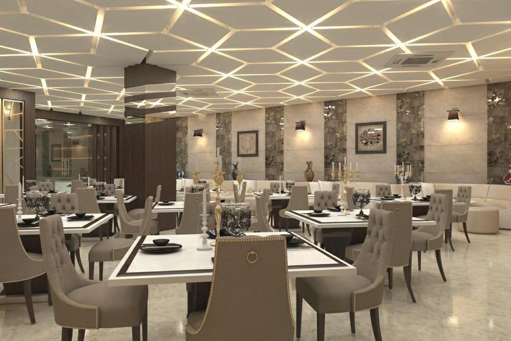 Hotel Yuvraj Grand Jabalpur Ngoại thất bức ảnh