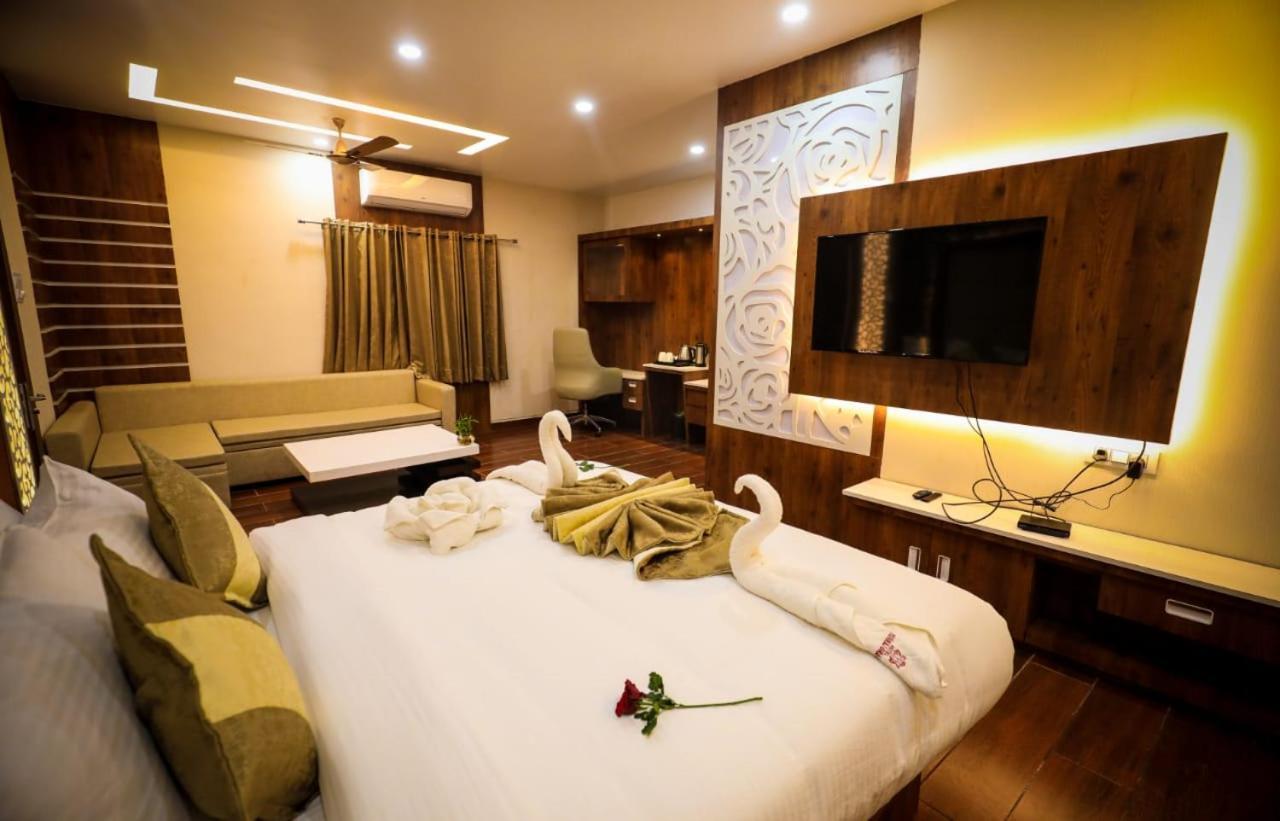 Hotel Yuvraj Grand Jabalpur Ngoại thất bức ảnh