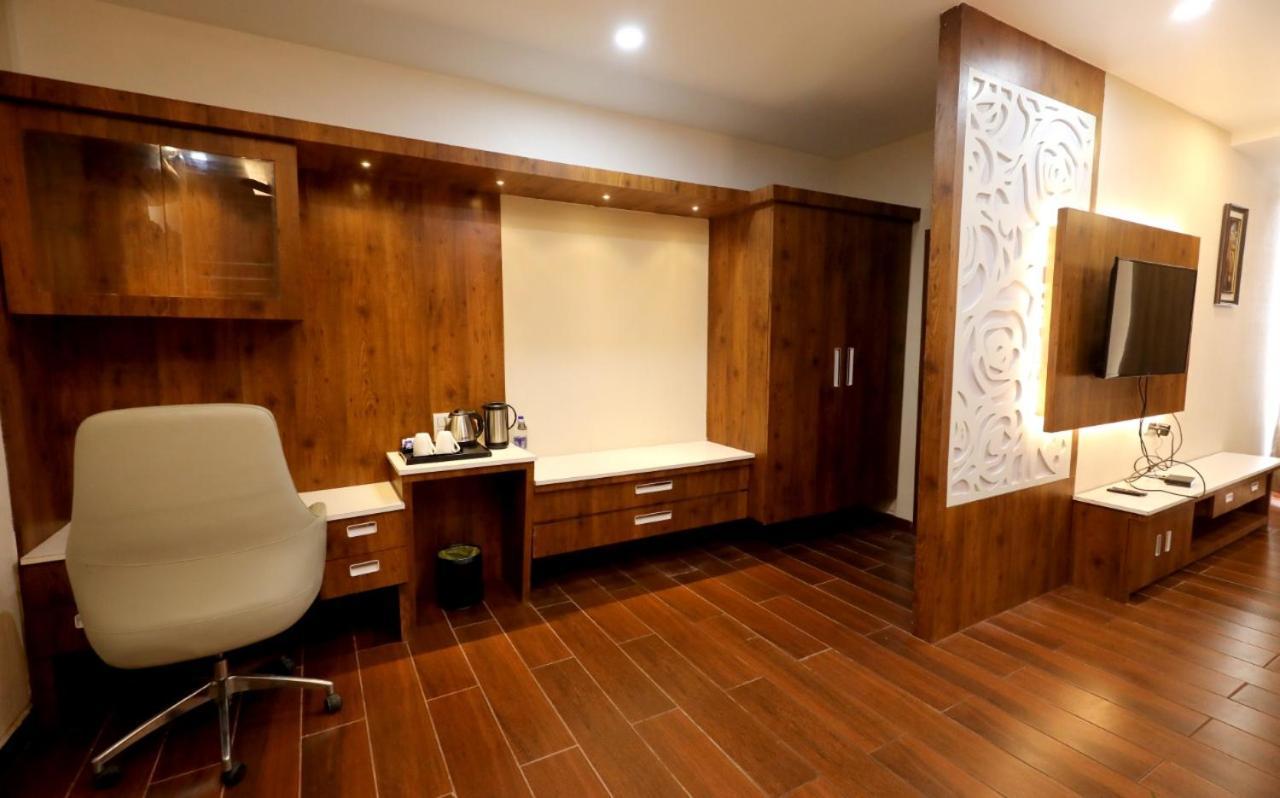Hotel Yuvraj Grand Jabalpur Ngoại thất bức ảnh