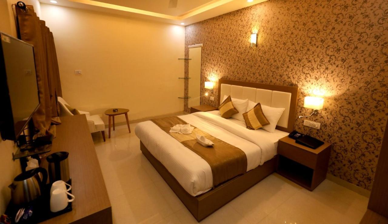 Hotel Yuvraj Grand Jabalpur Ngoại thất bức ảnh