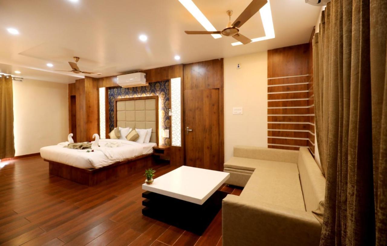 Hotel Yuvraj Grand Jabalpur Ngoại thất bức ảnh