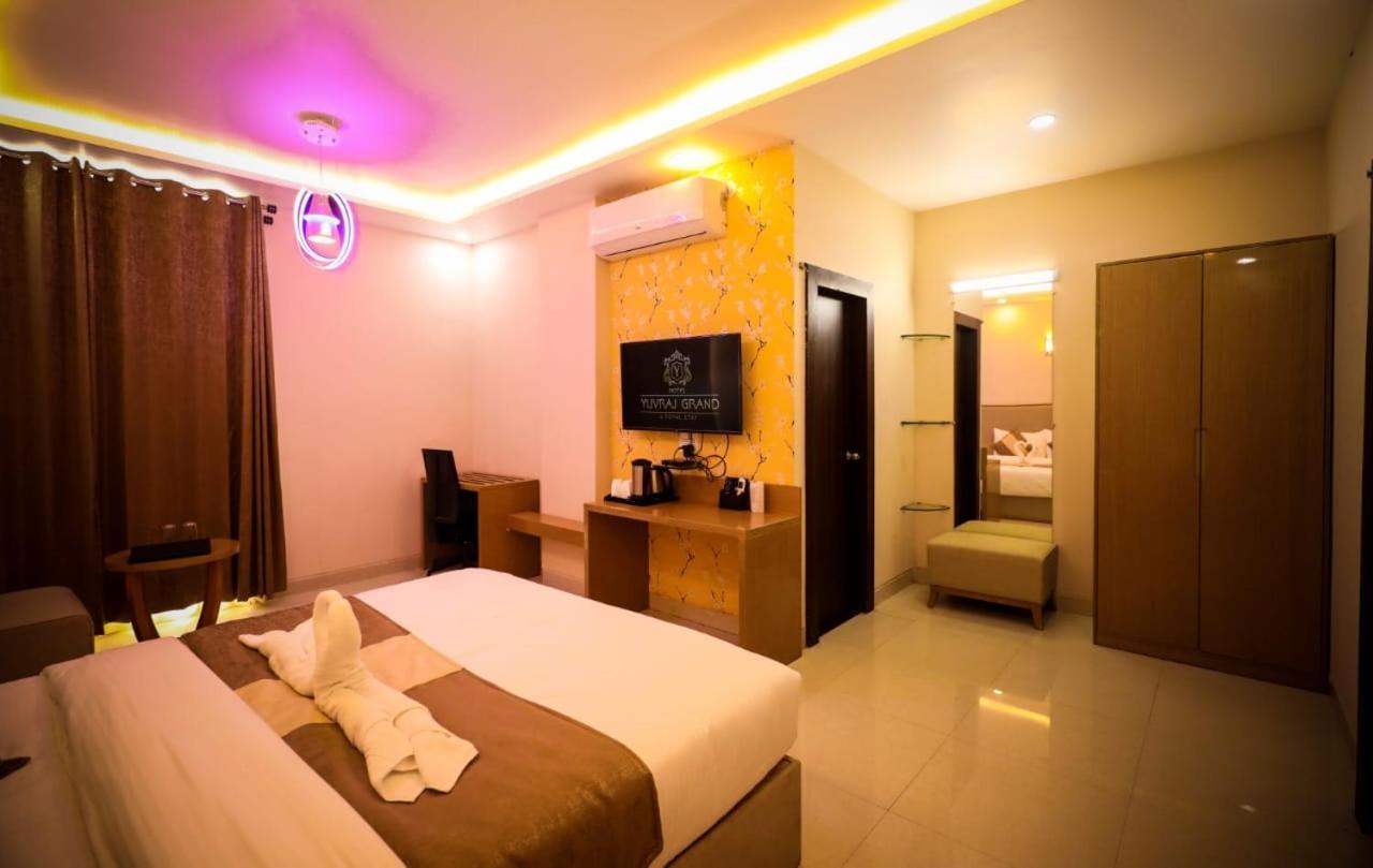 Hotel Yuvraj Grand Jabalpur Ngoại thất bức ảnh