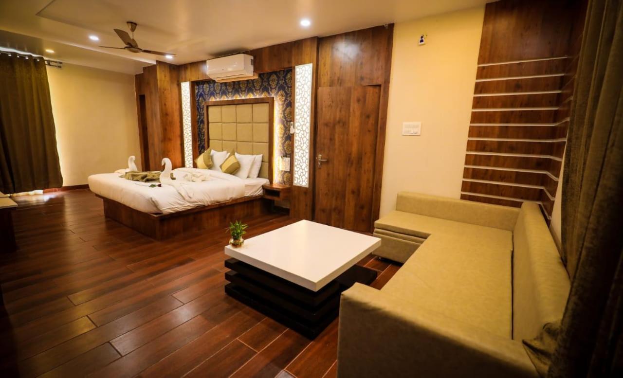Hotel Yuvraj Grand Jabalpur Ngoại thất bức ảnh